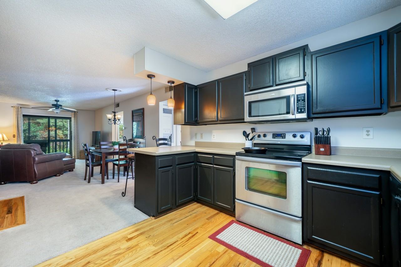 49 Lake Dr Apt M6 #M6 - Photo 2 of 21