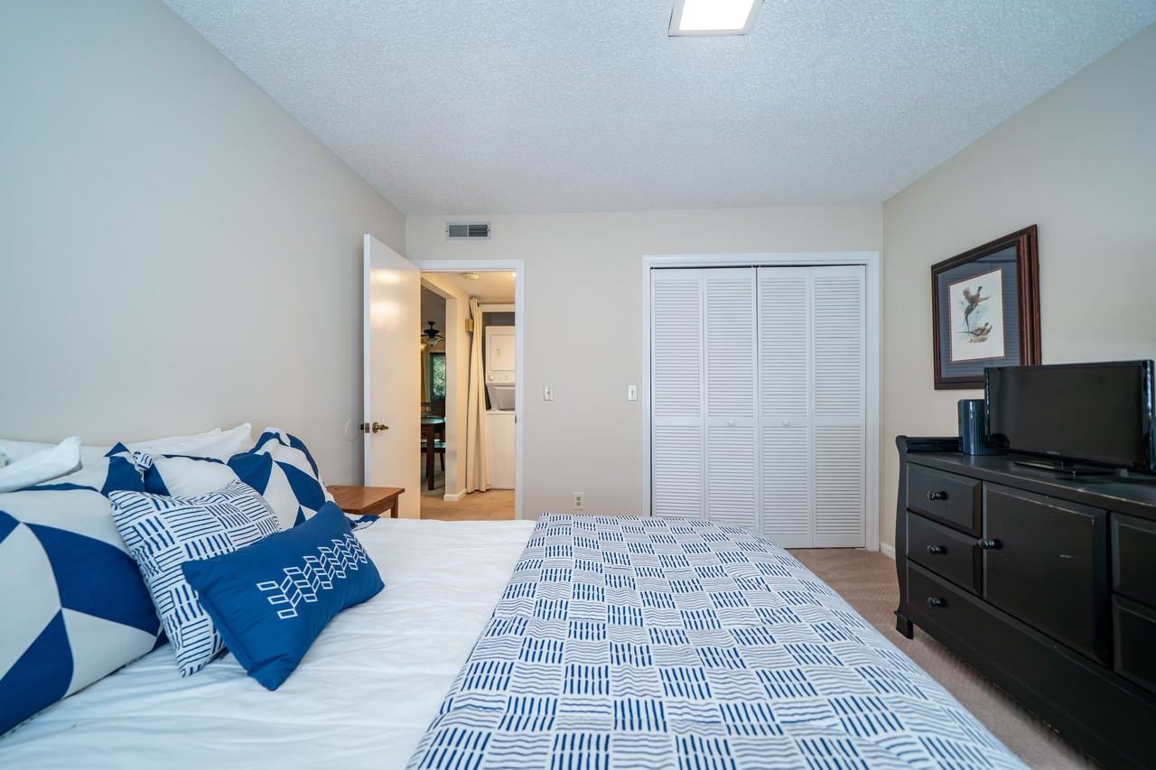 49 Lake Dr Apt M6 #M6 - Photo 6 of 21