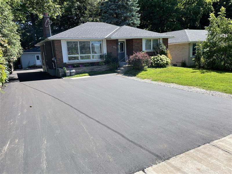 171 Anne St N - Photo 2 of 18