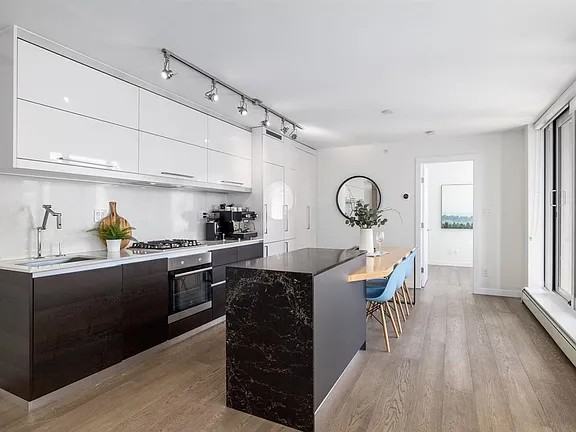 189 Keefer St - Photo 2 of 13