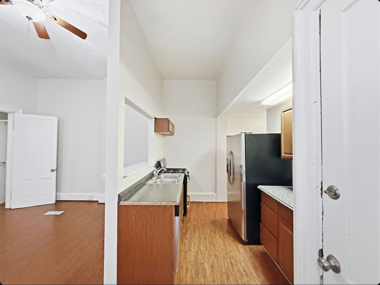 122 E. University Ave. - Photo 3 of 34