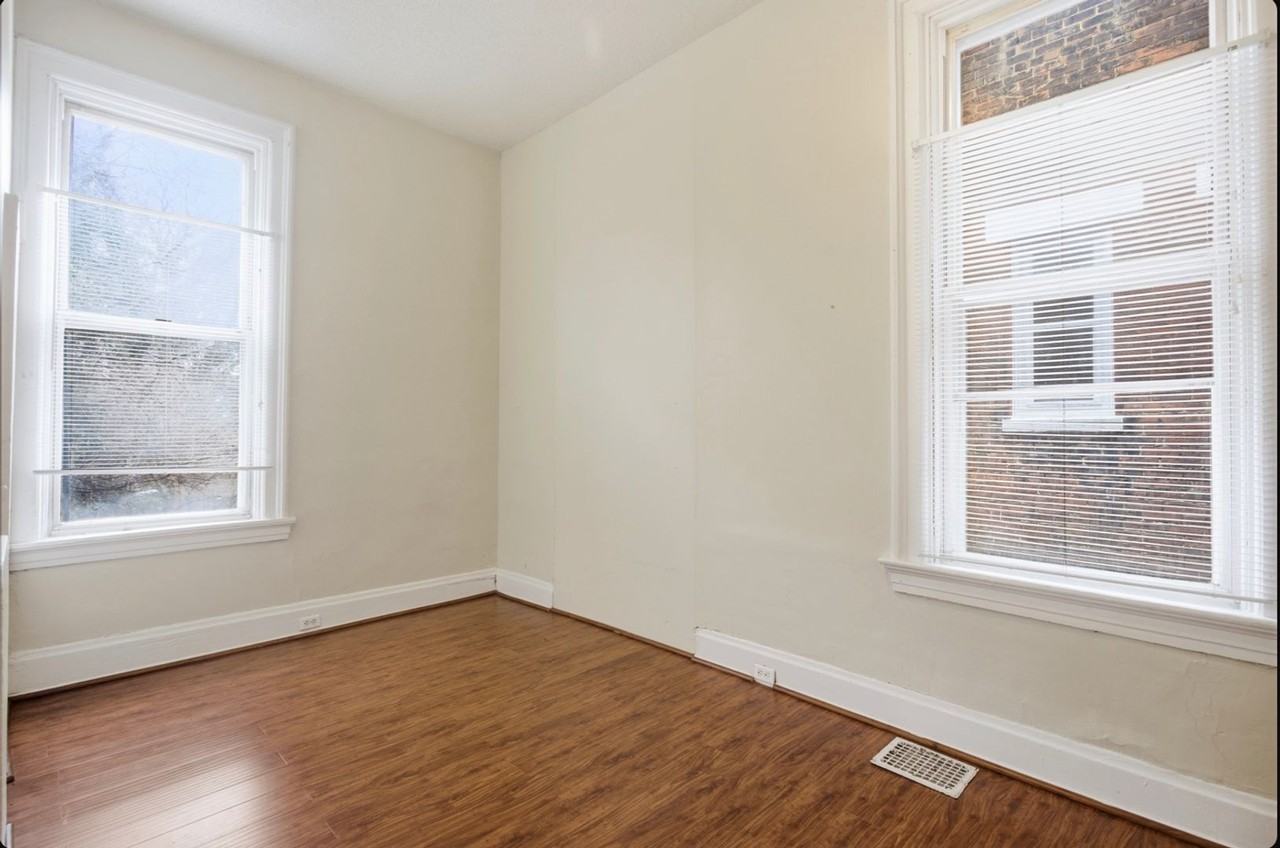 122 E. University Ave. - Photo 5 of 34