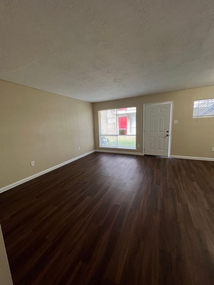 Main Plaza Apartments - Photo 2 of 12