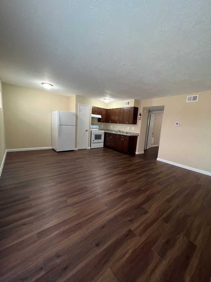 Main Plaza Apartments - Photo 3 of 12