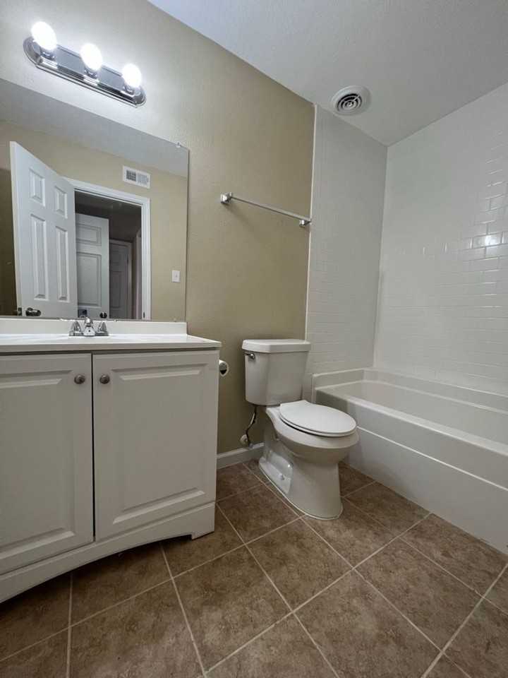 Main Plaza Apartments - Photo 4 of 12