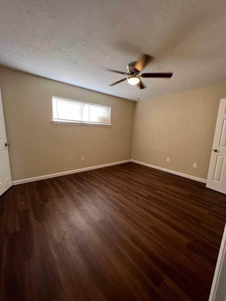 Main Plaza Apartments - Photo 5 of 12