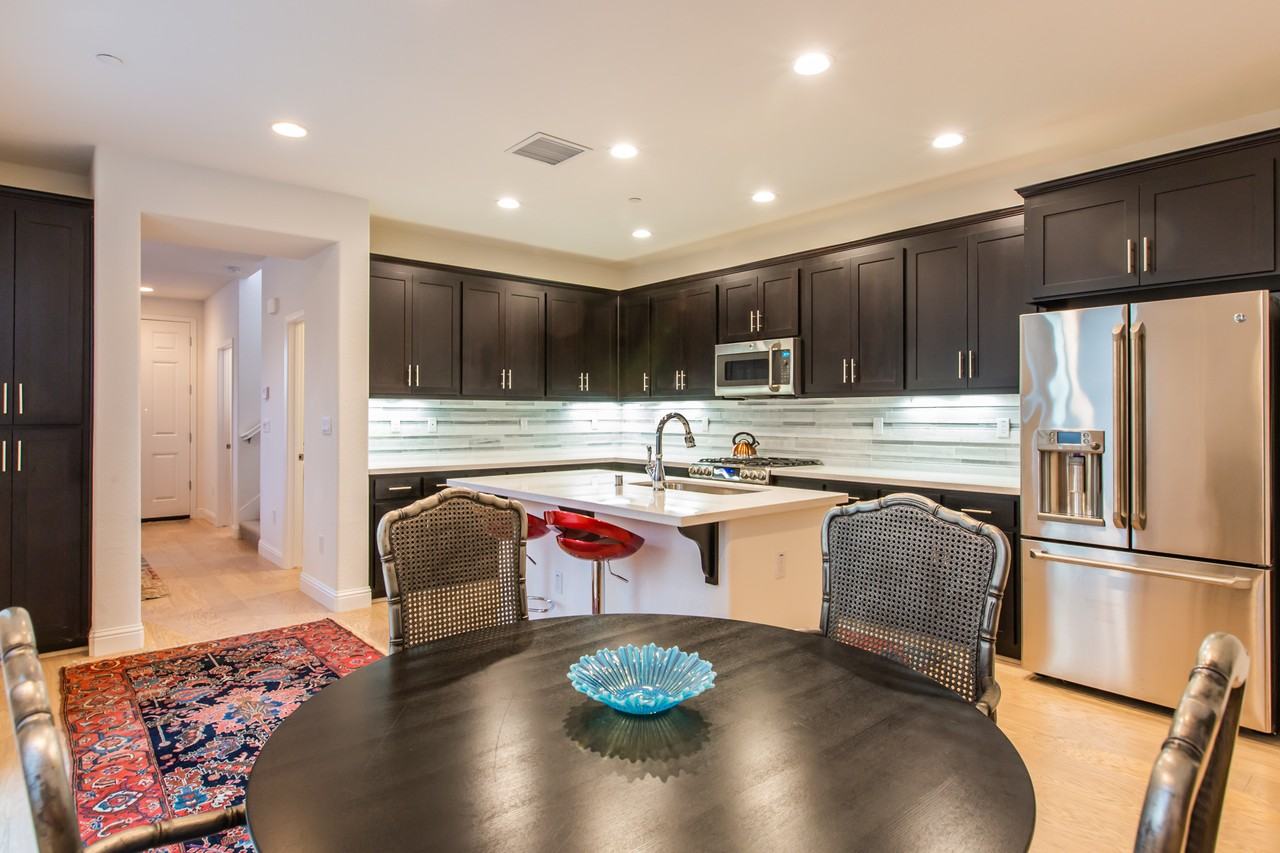 1110 Healdsburg Ave - Photo 7 of 20