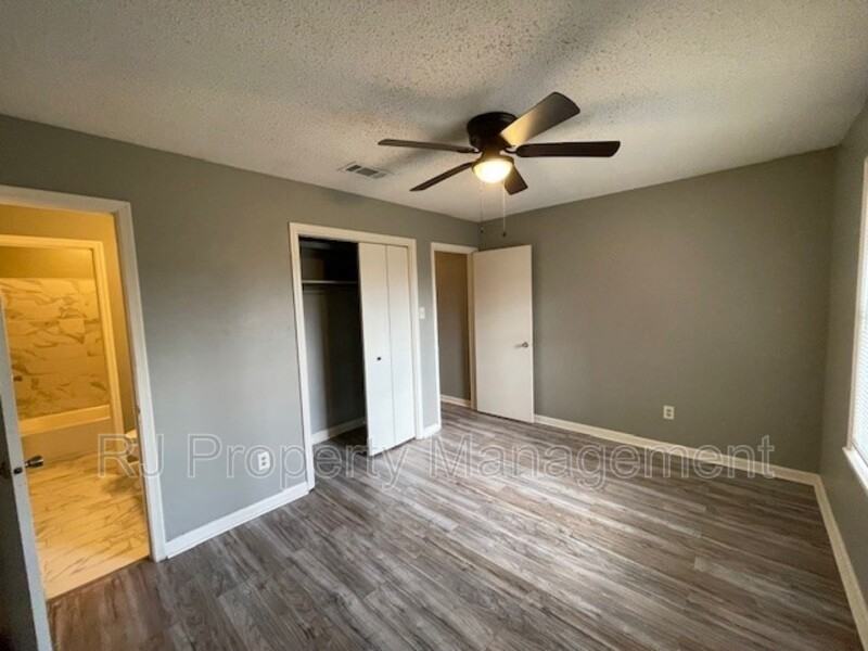 6989 Amberly Way Dr - Photo 3 of 16