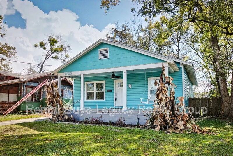 2650 Green St - Photo 3 of 31