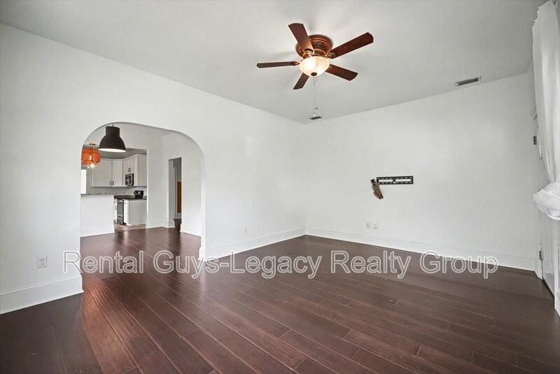 2650 Green St - Photo 5 of 31