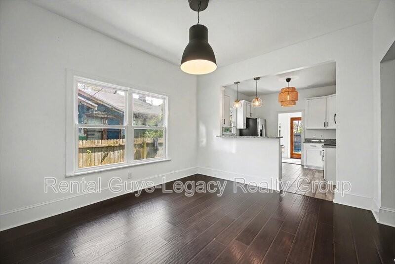 2650 Green St - Photo 6 of 31