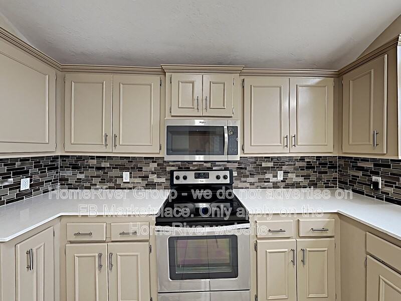 1840 Hemingway Dr - Photo 4 of 26