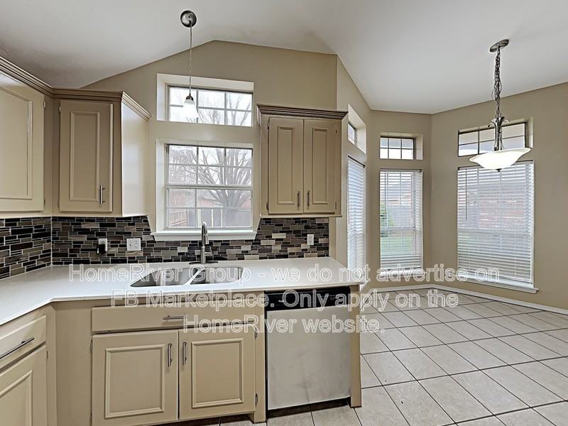 1840 Hemingway Dr - Photo 5 of 26