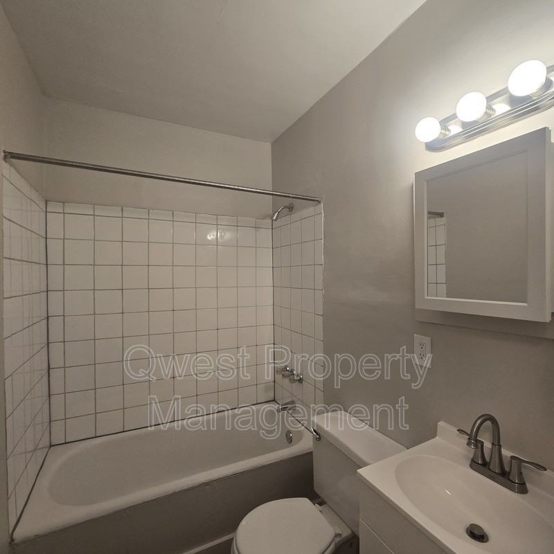 624 Oakdale St Se - Photo 5 of 8