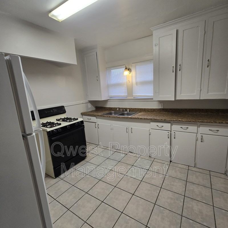 624 Oakdale St Se - Photo 7 of 8