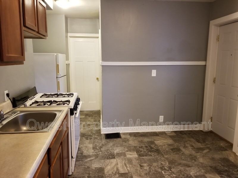 650 Oakdale St Se - Photo 4 of 7