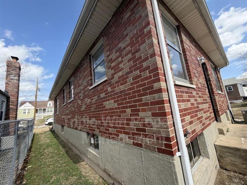 7560 Alicia Ave - Photo 4 of 29