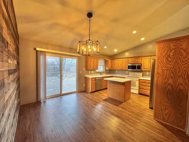 2941 Popplewood Ct - Photo 3 of 11