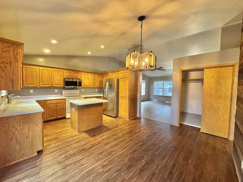 2941 Popplewood Ct - Photo 4 of 11