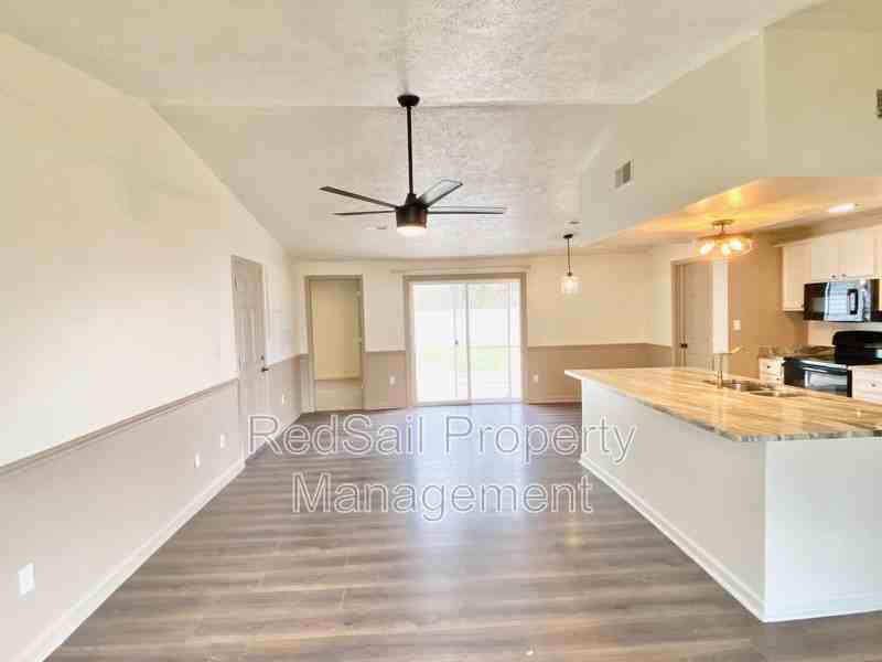 725 Chatsworth Dr - Photo 5 of 21