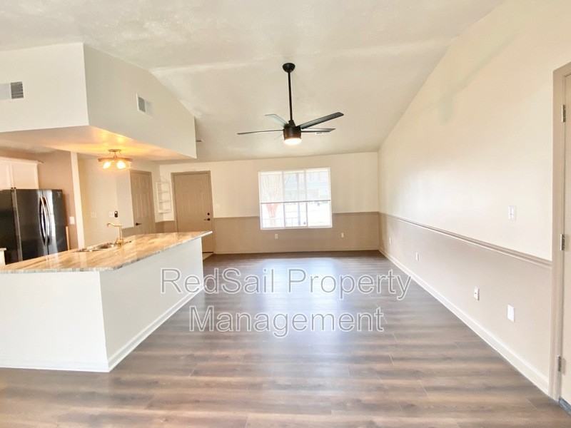 725 Chatsworth Dr - Photo 6 of 21