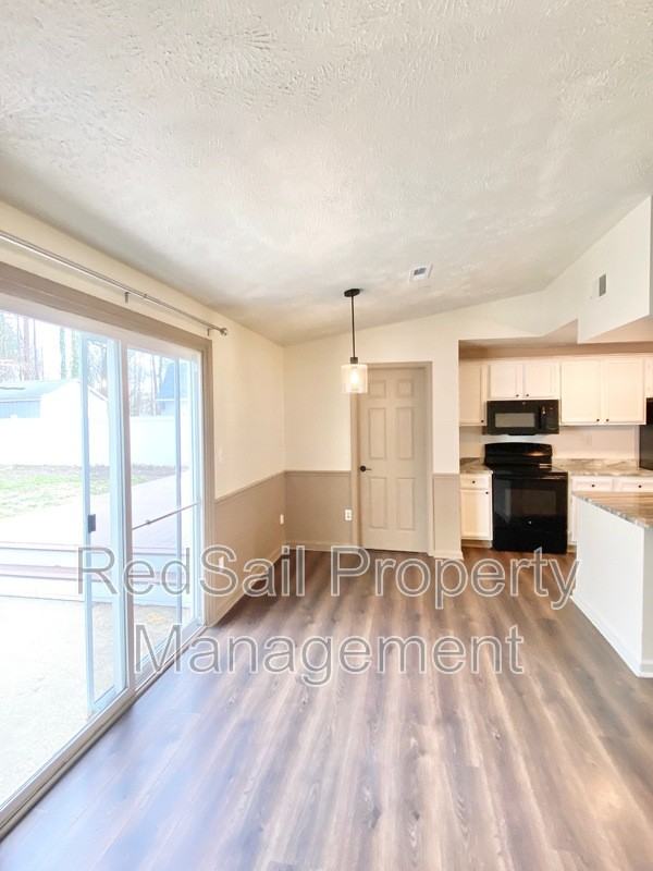 725 Chatsworth Dr - Photo 7 of 21