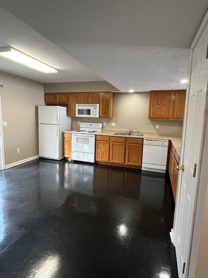 1496 N Kinser Pike - Photo 3 of 21