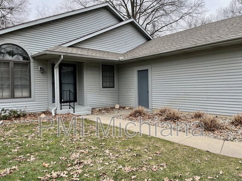 1973 Creekbank Ln - Photo 3 of 29