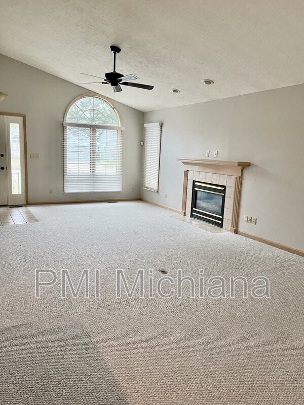 1973 Creekbank Ln - Photo 4 of 29