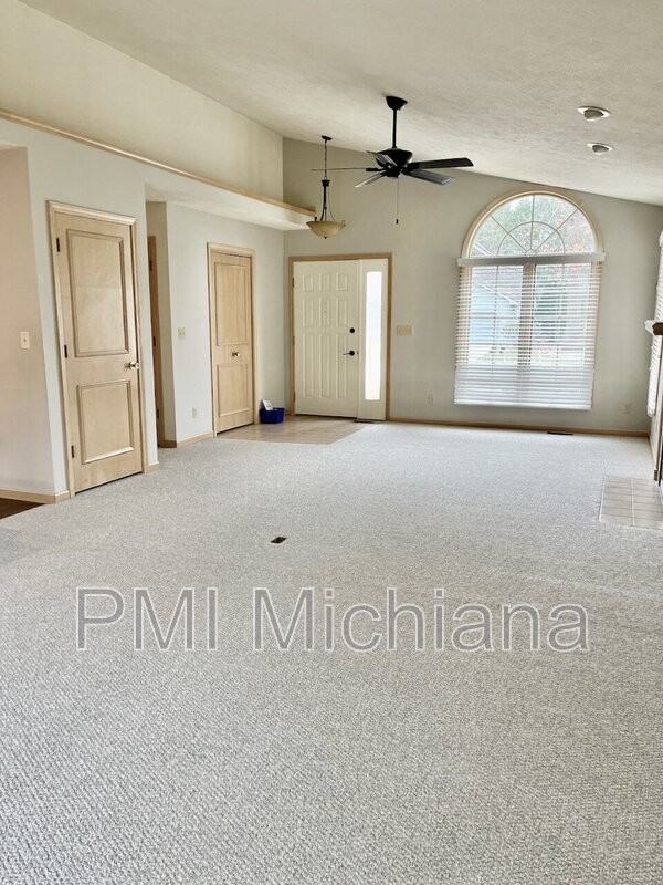 1973 Creekbank Ln - Photo 5 of 29