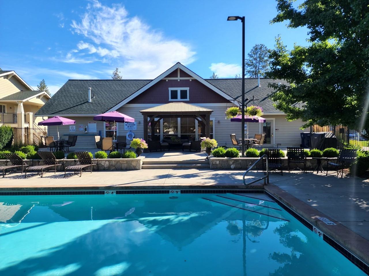 Selkirk Lodge Apartments - Photo 2 of 50