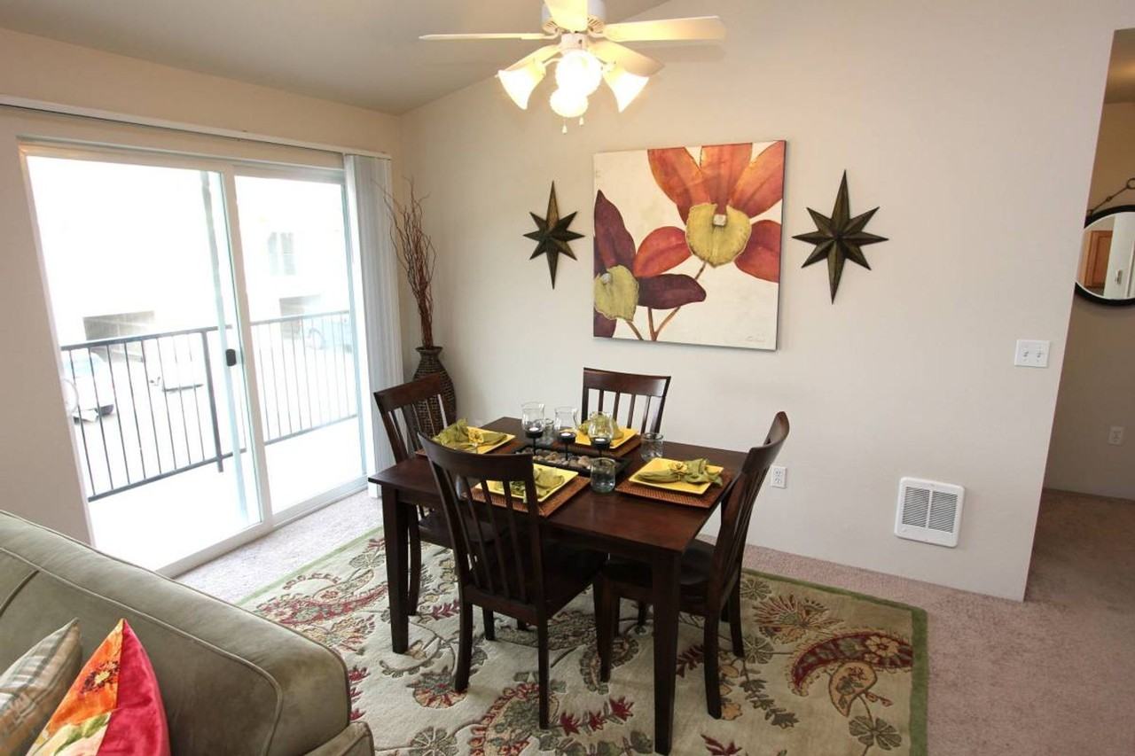 Selkirk Lodge Apartments - Photo 4 of 50