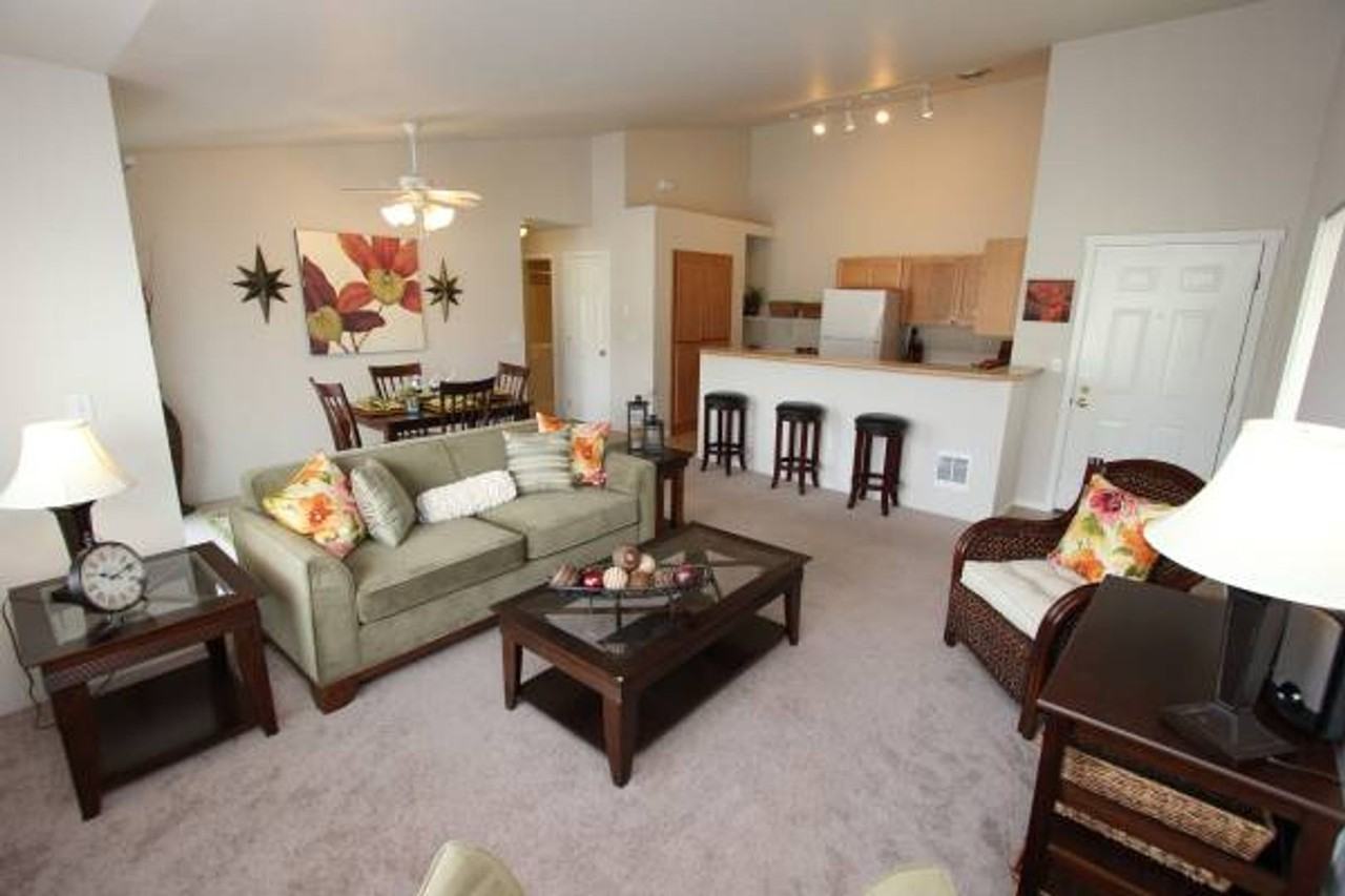 Selkirk Lodge Apartments - Photo 5 of 50