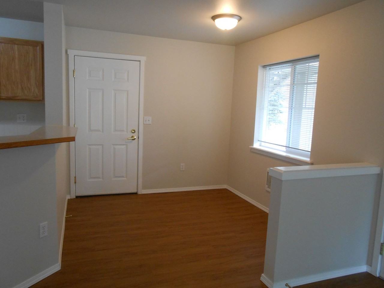 Selkirk Lodge Apartments - Photo 7 of 50