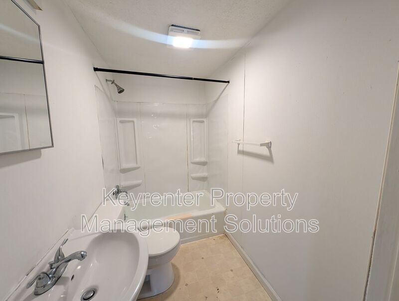 1005 Montgomery Ave - Photo 6 of 30