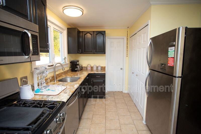 833 Lincoln Ave - Photo 5 of 20