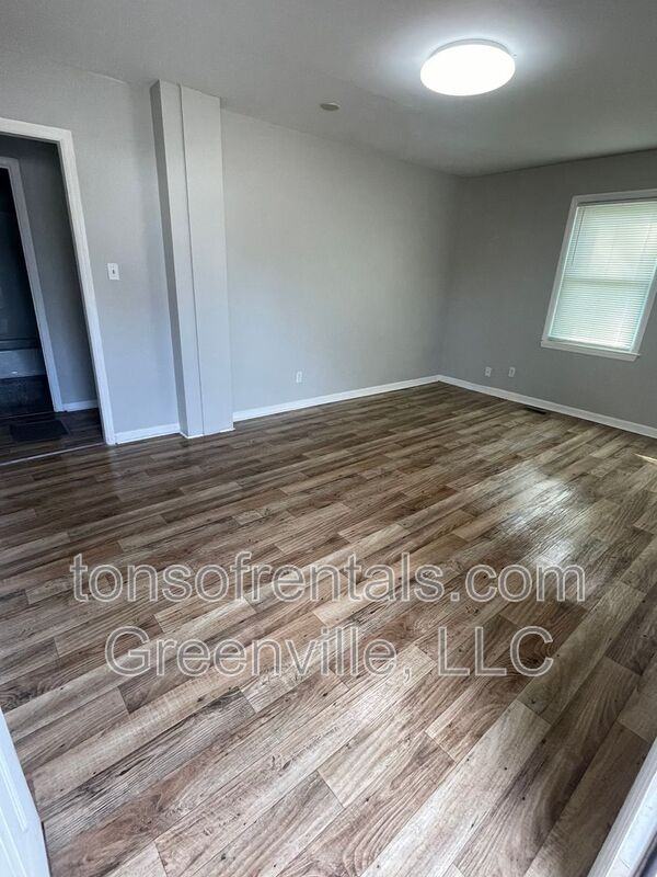 731 Fairfax St - Photo 6 of 8