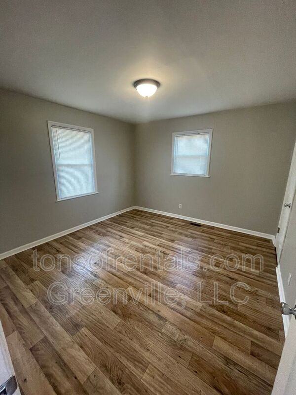 731 Fairfax St - Photo 7 of 8