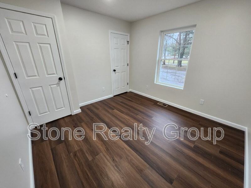 2400 N 26th St - Photo 6 of 14