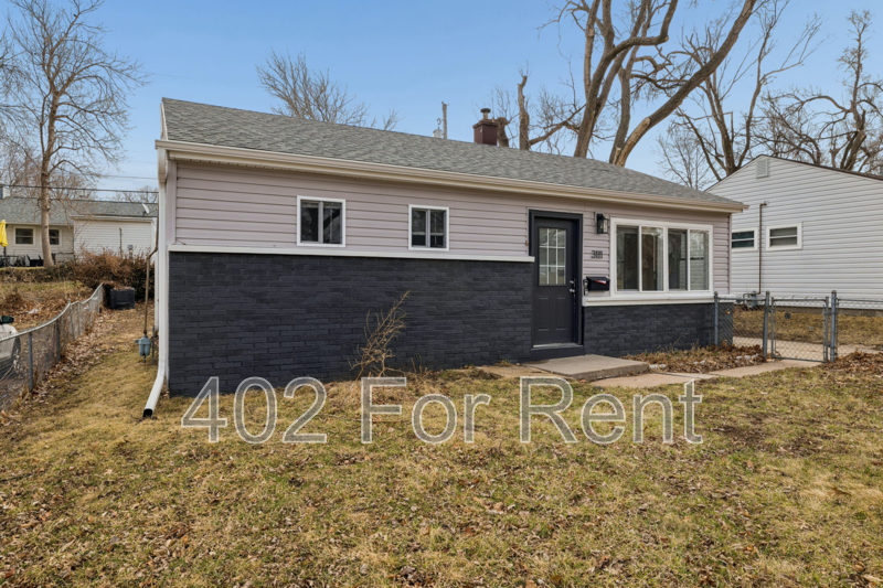 3111 S 40th St - Photo 2 of 30