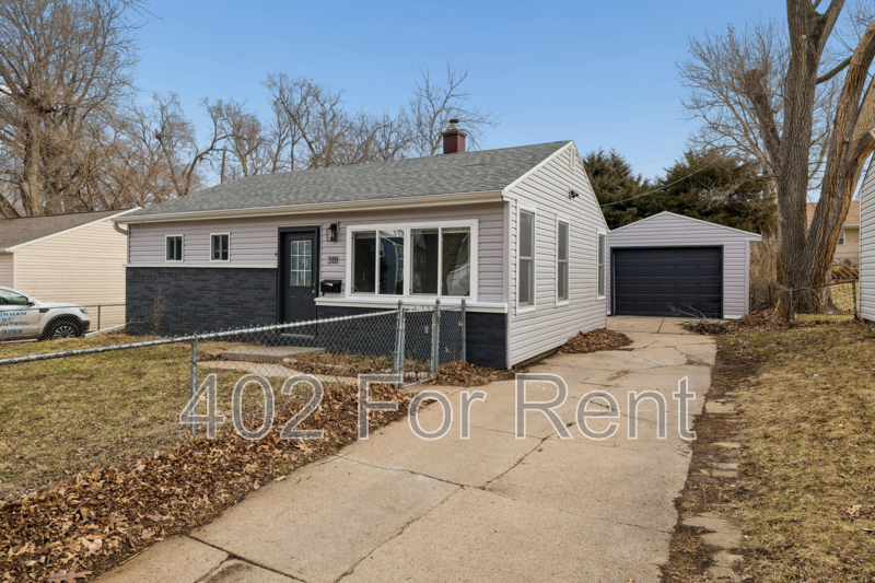 3111 S 40th St - Photo 3 of 30