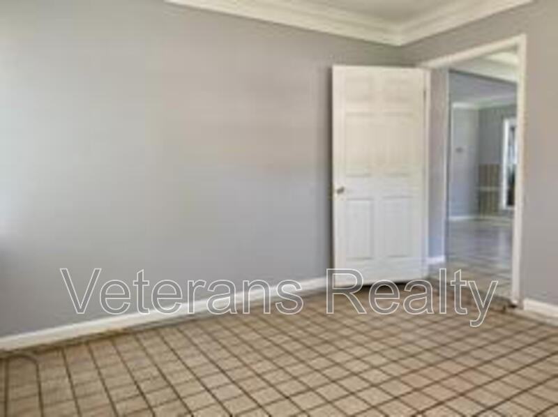 101 Park Row Ave - Photo 2 of 16