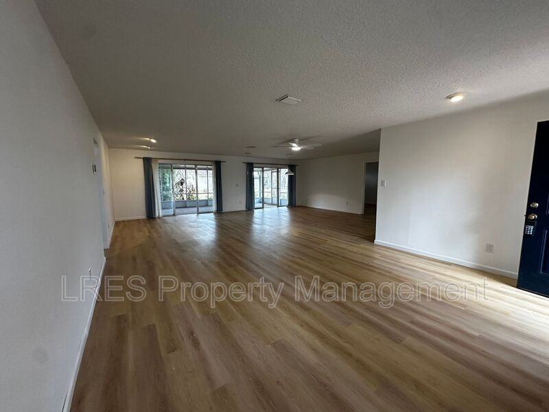 10647 Deergrass Ln - Photo 4 of 34