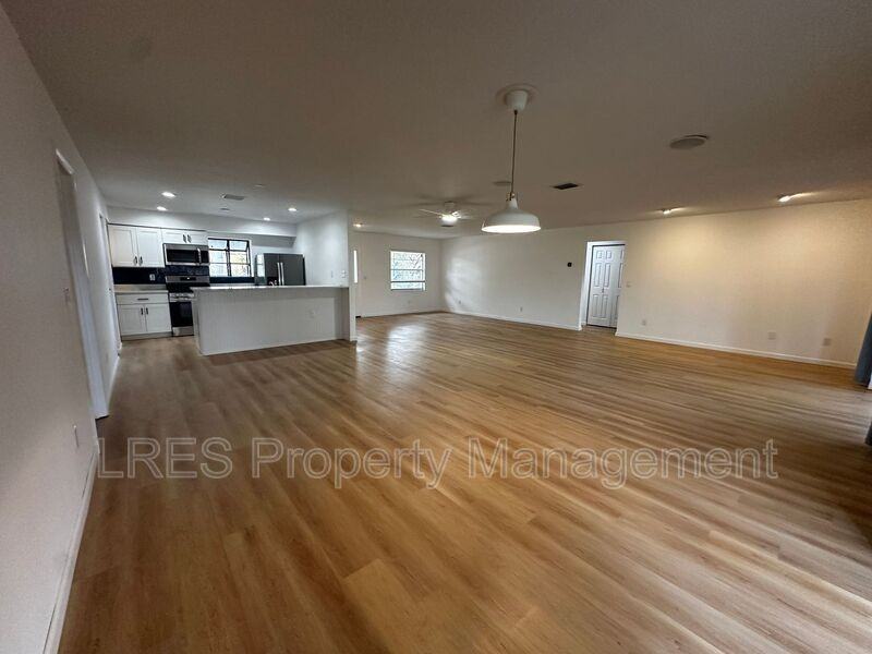 10647 Deergrass Ln - Photo 6 of 34