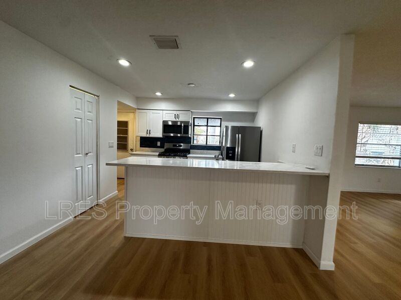 10647 Deergrass Ln - Photo 7 of 34