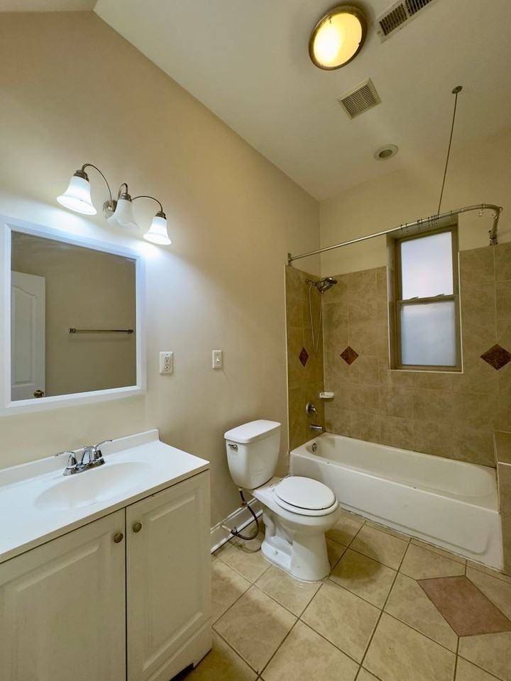 2401 Brookfield Ave - Photo 5 of 27