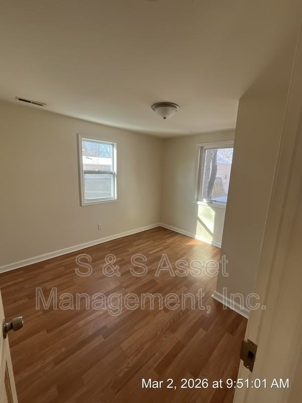 3534 Homewood Ave - Photo 6 of 7