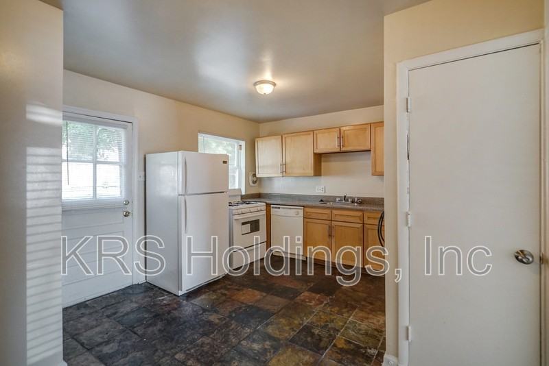 5211 Goolsby Ct - Photo 7 of 21