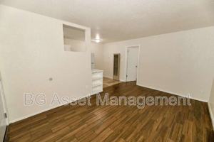 featured image of 728 Darina Ave #7