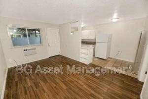 featured image of 728 Darina Ave #7